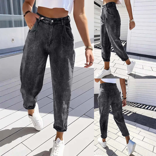 Plus Size Tapered Denim Cropped – Unisex Street Style in modern Retro-Washed black denim for stylish women.