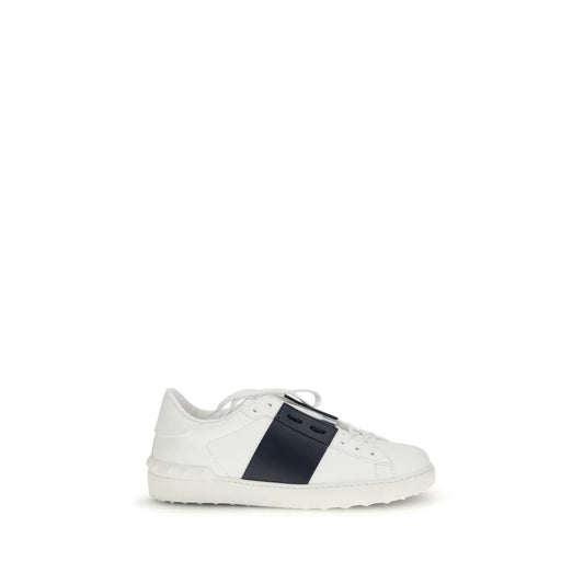 Valentino Garavani Schwarze Kalbsleder Bos Taurus Low-Top-Sneaker by Valentino Garavani