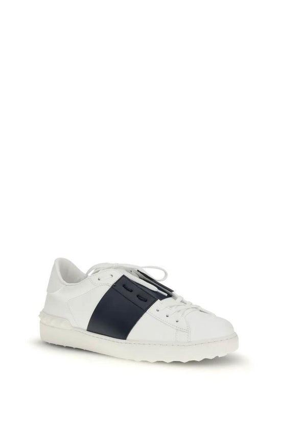 Valentino Garavani Schwarze Kalbsleder Bos Taurus Low-Top-Sneaker by Valentino Garavani