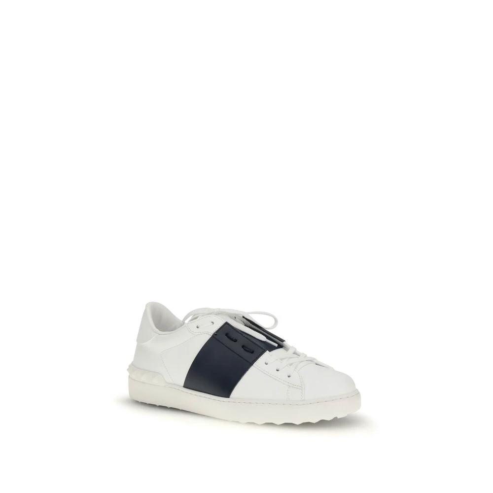 Valentino Garavani Schwarze Kalbsleder Bos Taurus Low-Top-Sneaker by Valentino Garavani