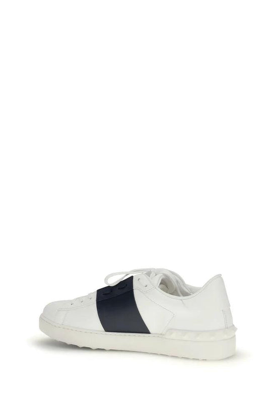 Valentino Garavani Schwarze Kalbsleder Bos Taurus Low-Top-Sneaker by Valentino Garavani