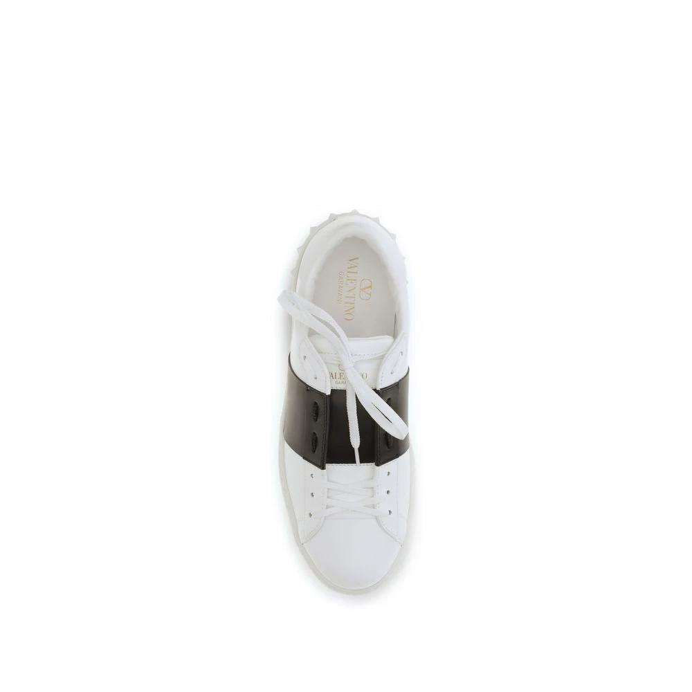 Valentino Garavani Schwarze Kalbsleder Bos Taurus Low-Top-Sneaker by Valentino Garavani