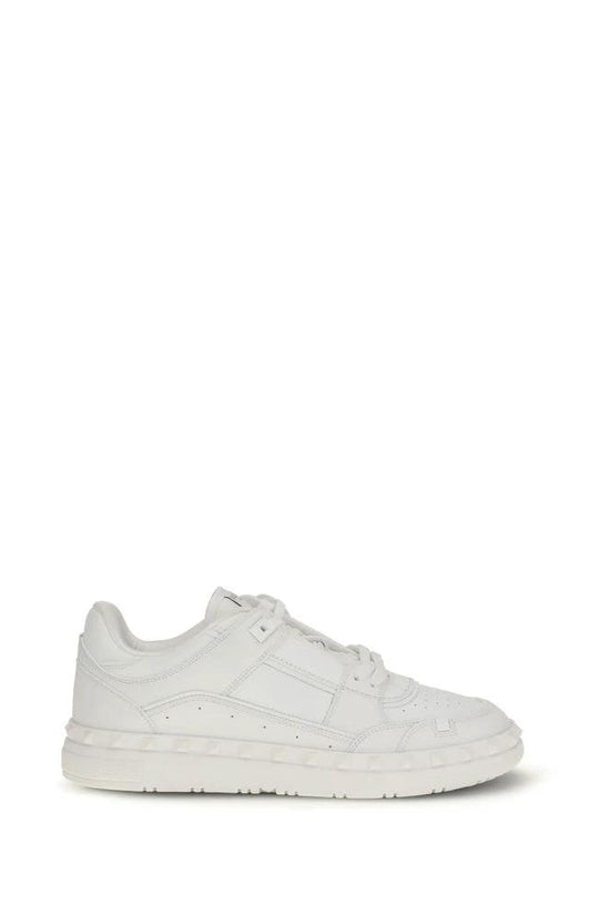Valentino Garavani Weiße Low-Top-Sneaker aus Kalbsleder Bos Taurus by Valentino Garavani