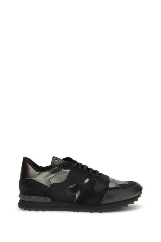 Valentino Garavani Schwarze Bos Taurus Kalbsleder Sneaker by Valentino Garavani