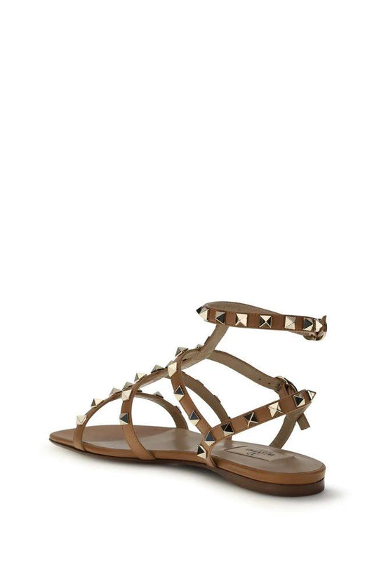 Valentino Garavani Beige Kalbsleder Bos Taurus Flache Sandalen by Valentino Garavani