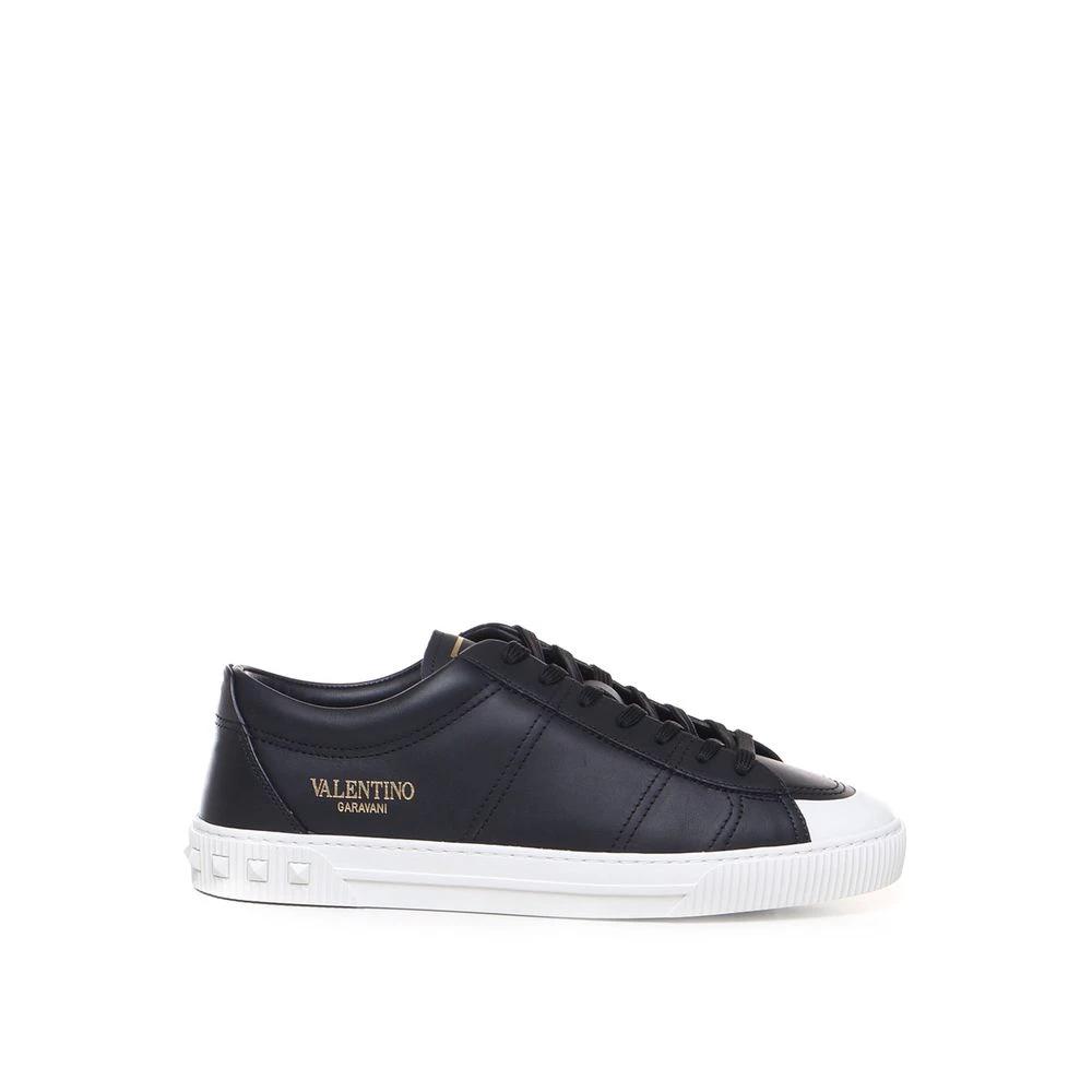 Valentino Garavani Schwarze Kalbsleder Low-Top-Sneaker by Valentino Garavani