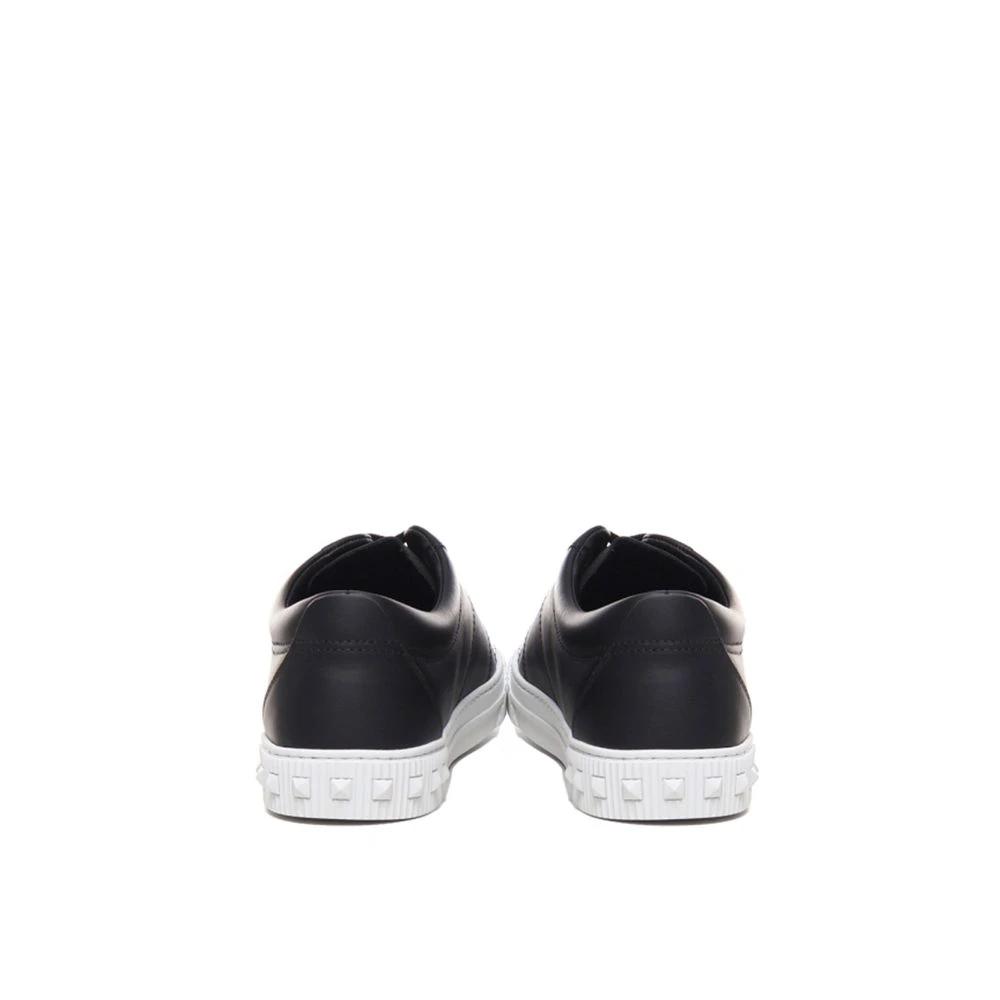 Valentino Garavani Schwarze Kalbsleder Low-Top-Sneaker by Valentino Garavani