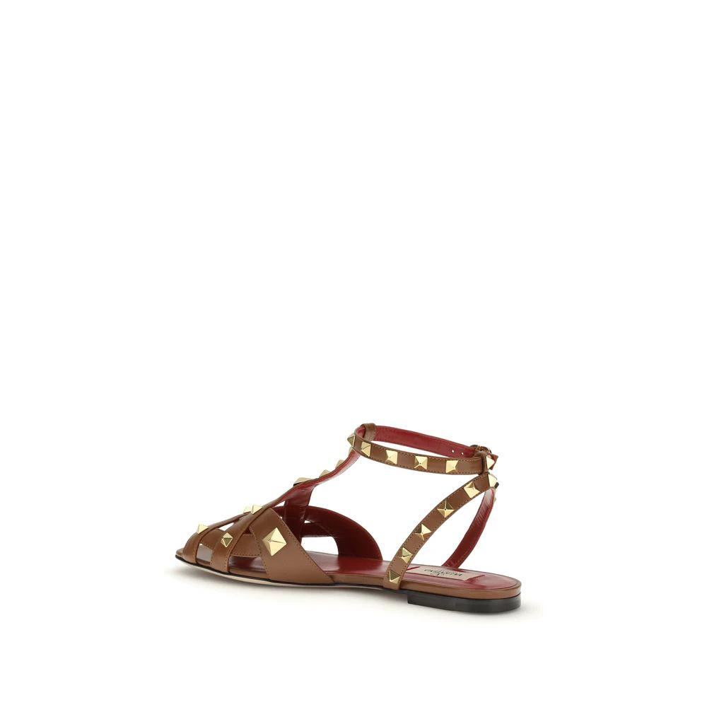 Valentino Garavani Braune Sandalen aus Ziegenleder mit Riemenverschluss by Valentino Garavani