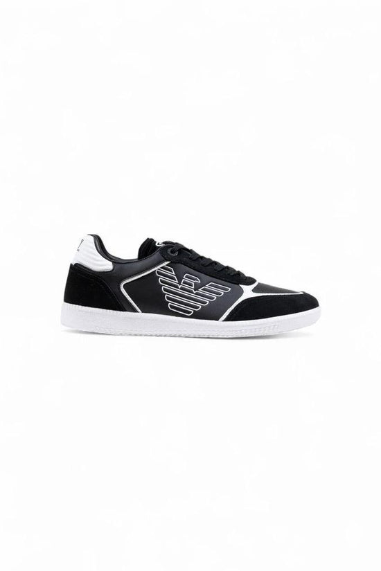 EA7 Emporio Armani Schwarze und weiße Leder-Sneaker im Athletic-Stil by EA7 Emporio Armani