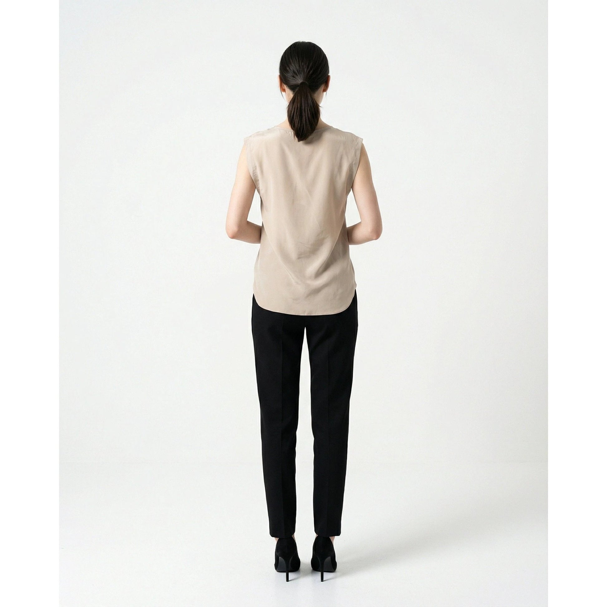 Brunello Cucinelli Beige Seidentops by Brunello Cucinelli