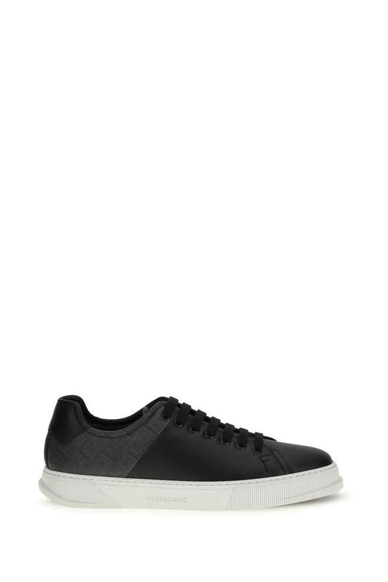 Ferragamo Schwarze Bos Taurus Kalbsleder Low-Top-Sneaker by Ferragamo