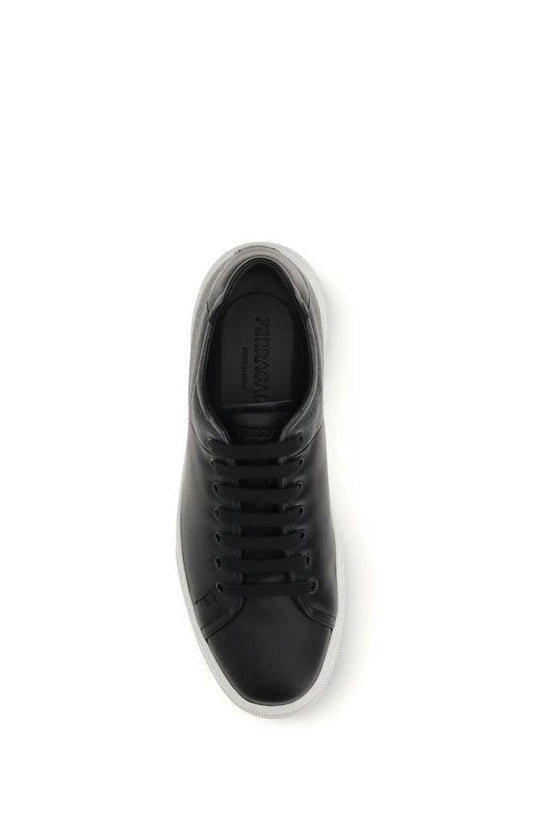 Ferragamo Schwarze Bos Taurus Kalbsleder Low-Top-Sneaker by Ferragamo