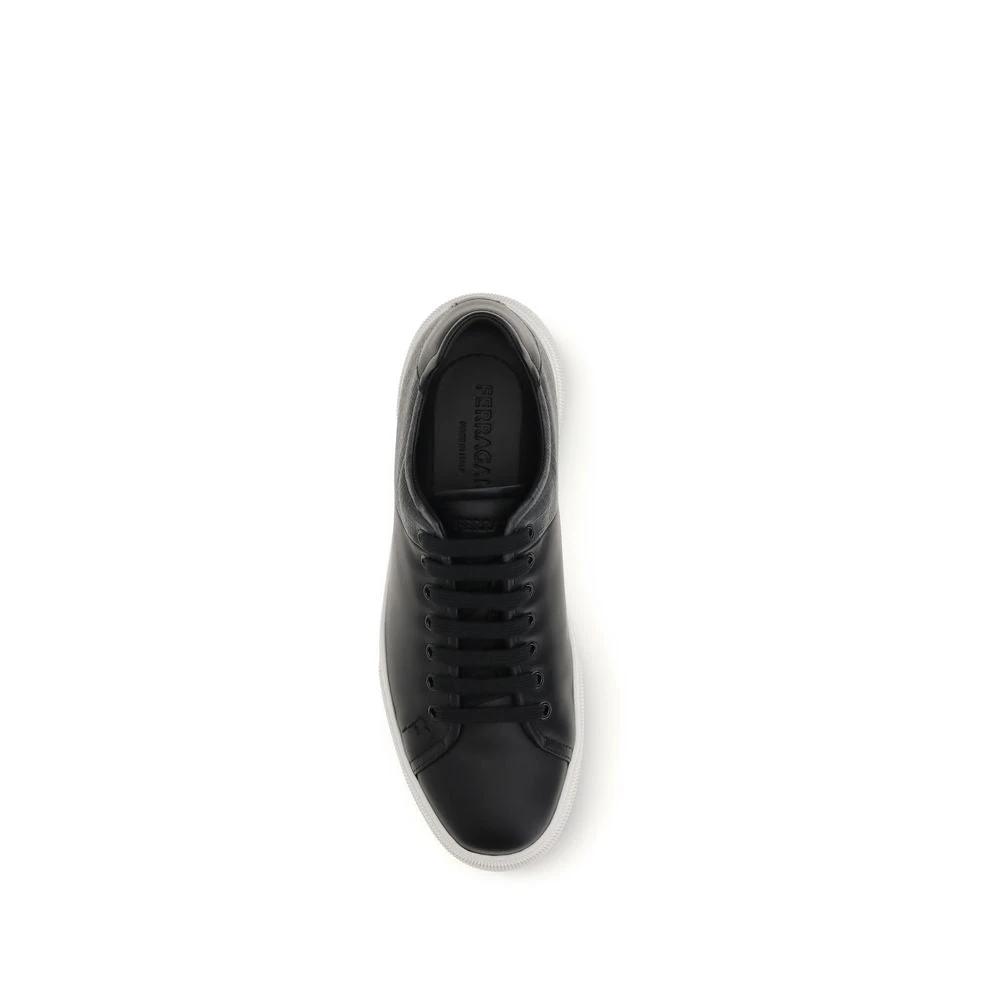 Ferragamo Schwarze Bos Taurus Kalbsleder Low-Top-Sneaker by Ferragamo