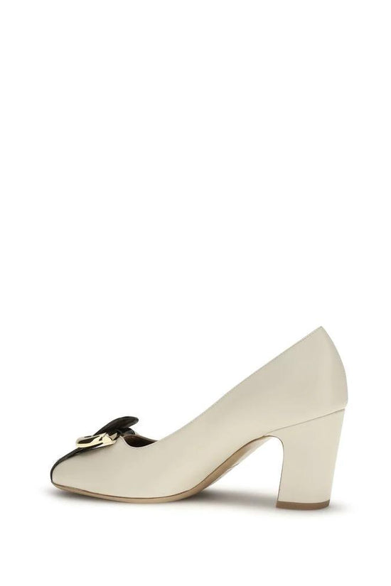 Ferragamo Beige Kalbsleder Bos Taurus Pumps mit hohem Absatz by Ferragamo