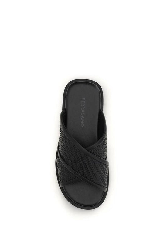 Ferragamo Schwarze Bos Taurus Kalbsleder flache Sandalen by Ferragamo