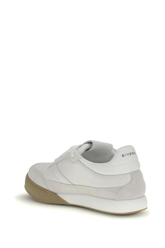 Givenchy Weiße Bos Taurus Kalbsleder Chunky Sneaker by Givenchy