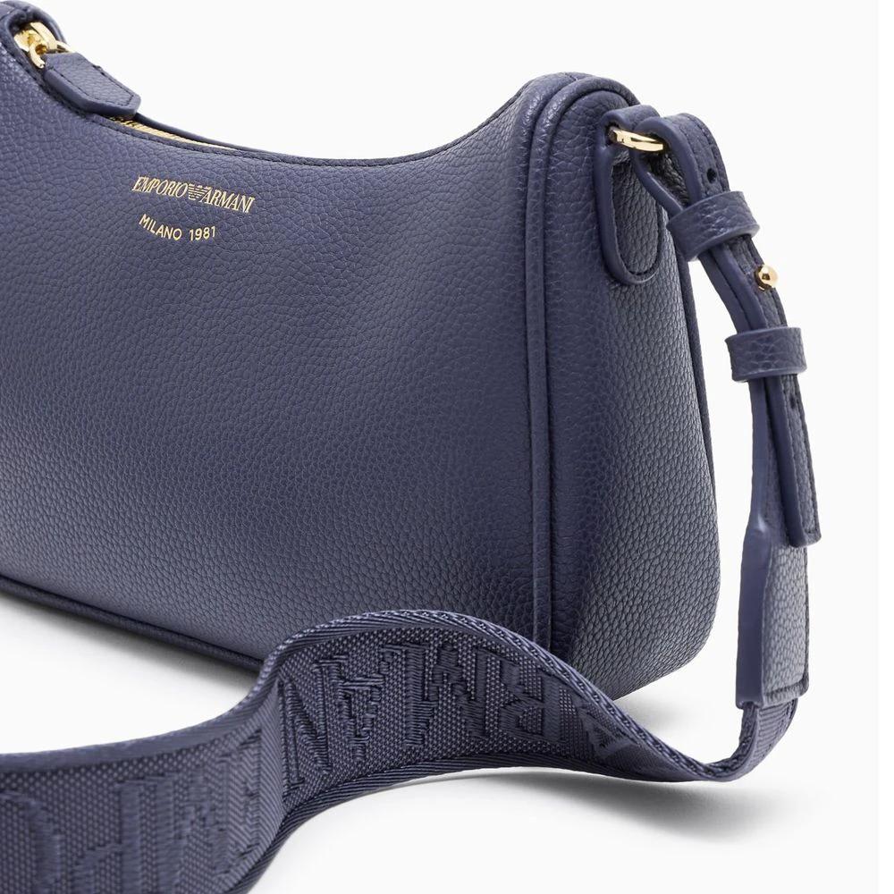Emporio Armani Blaue Schultertasche aus Polyethylen by Emporio Armani