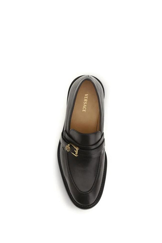 Versace Schwarze Bos Taurus Kalbsleder Loafer zum Hineinschlüpfen by Versace