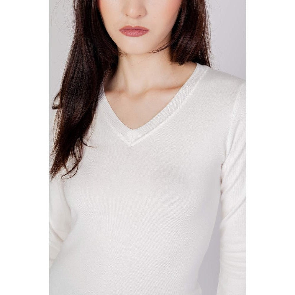 Guess Pullover Langarm Feinstrick V Ausschnitt Weiß | ELORÉ by Guess