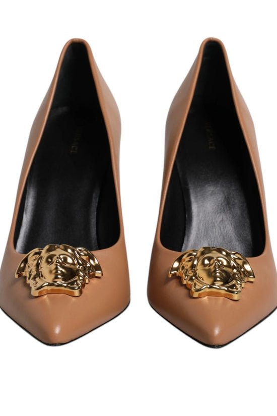 Versace Braun Leder Logo Plaque High Heels Pumps Schuhe by Versace