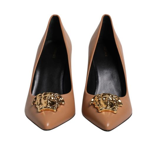 Versace Braun Leder Logo Plaque High Heels Pumps Schuhe by Versace