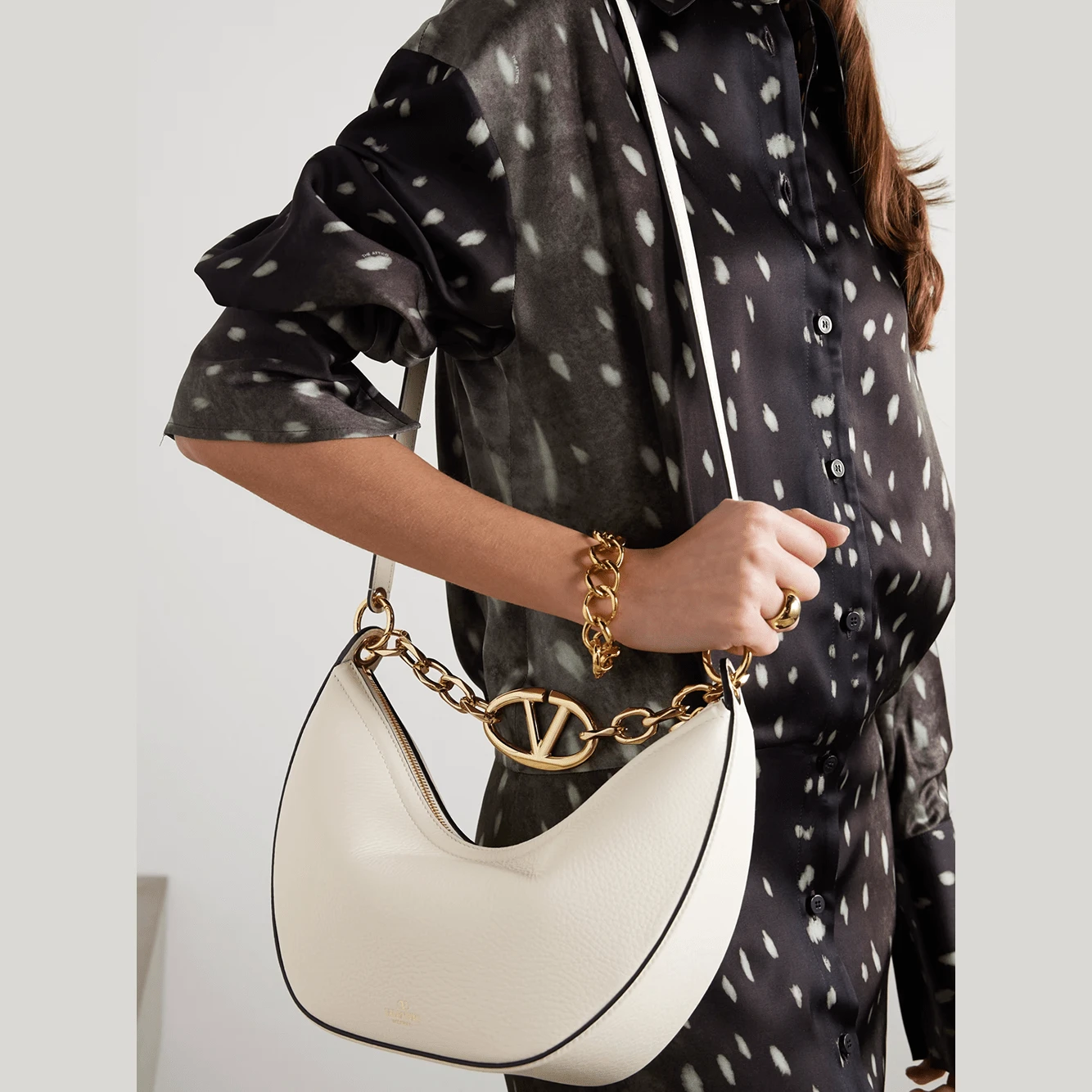 Valentino Garavani Moon Bag Umhängetasche Elfenbein | ELORÉ by Valentino Garavani