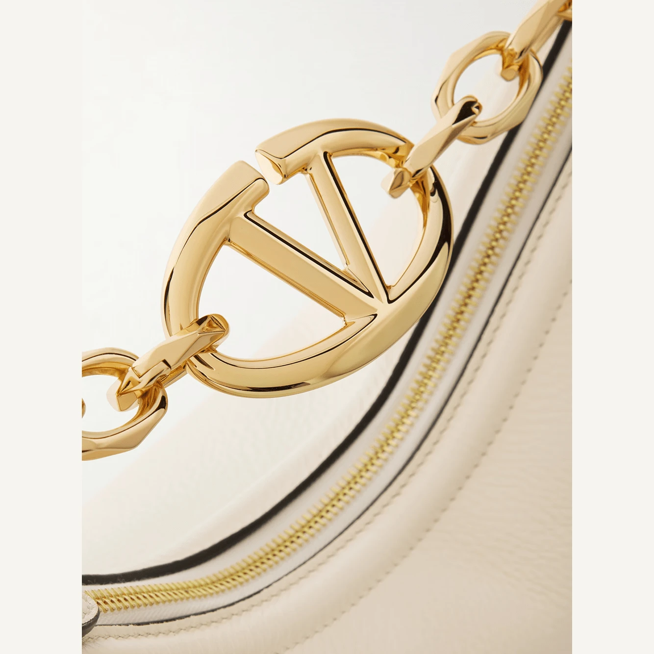 Valentino Garavani Moon Bag Umhängetasche Elfenbein | ELORÉ by Valentino Garavani
