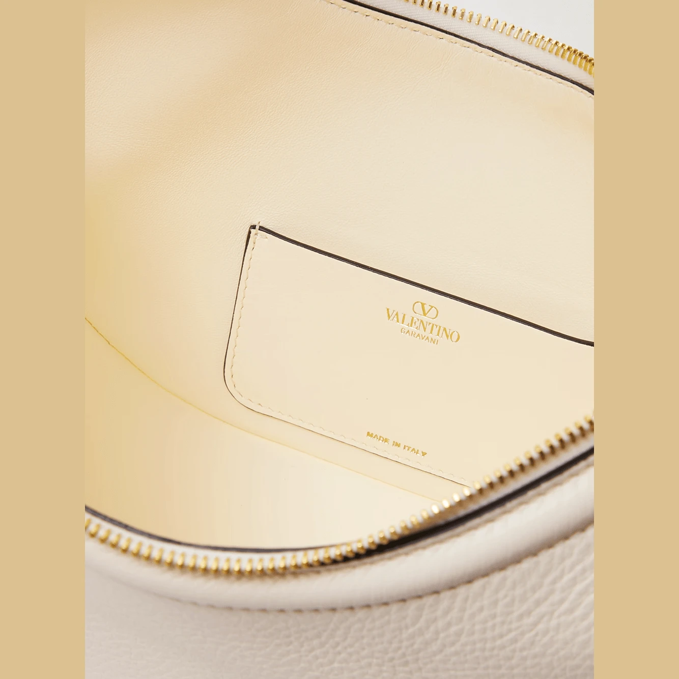 Valentino Garavani Moon Bag Umhängetasche Elfenbein | ELORÉ by Valentino Garavani