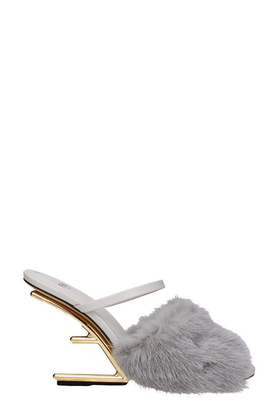 Fendi Graue Pantoffeln aus Nerz by Fendi