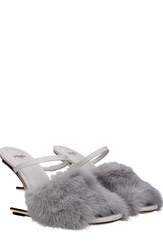 Fendi Graue Pantoffeln aus Nerz by Fendi