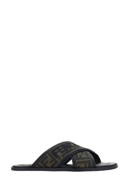 Fendi Schwarze Bos Taurus Kalbsleder-Sandalen by Fendi