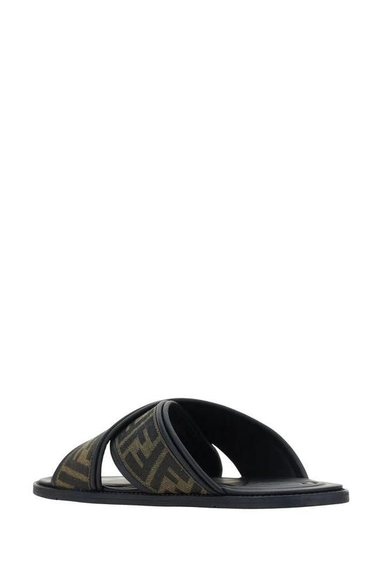 Fendi Schwarze Bos Taurus Kalbsleder-Sandalen by Fendi