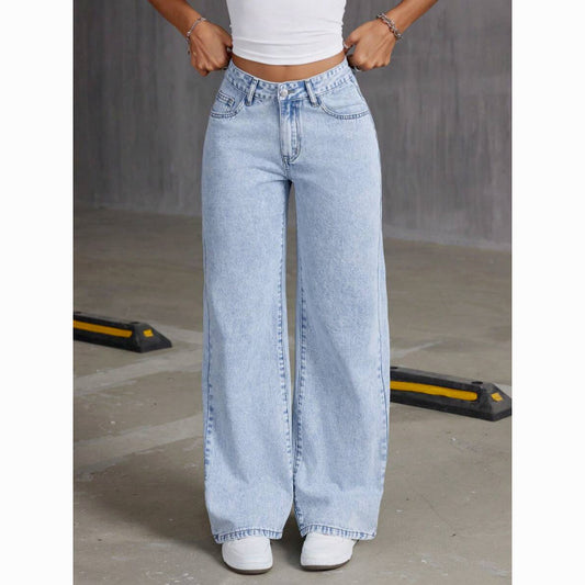 Damen Jeans hoher Bund gerade in hellblau mit elegantem Schnitt für den Alltag.