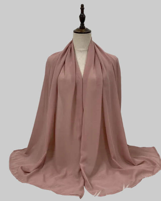 Casual Chiffon Hijab Damen Leichtes Street Style Sommergefühl in sanftem Rosa für Damenmode und Streetwear.
