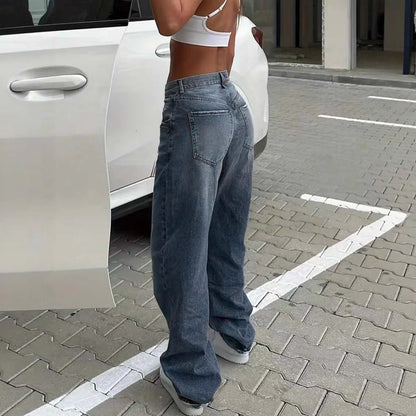 Damen Denim Mid Waist Straight Jeans Street Style Vibe in modernem Look für Damenmode und Streetwear.