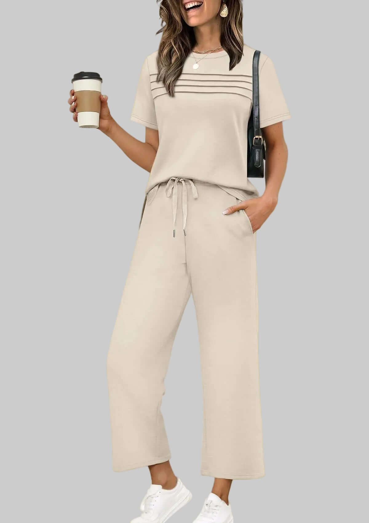 Zweiteiliges Sommeroutfit Für Reise Und Urlaub Mit Kurzarm Casual Set für Damen in hellem Beige im Freizeitstil