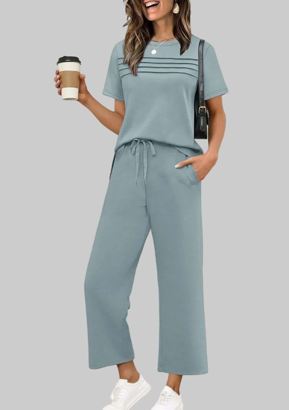 Zweiteiliges Sommeroutfit Für Reise Und Urlaub Mit Kurzarm Casual Set in sanftem Blau für Damen, lässiger und bequemer Stil.